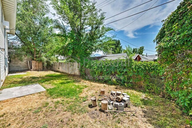 Building Photo - 462 E Haven Ave