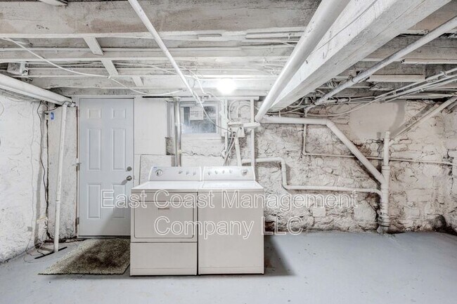 Building Photo - 2854 Oakley Ave