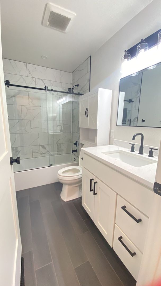 Building Photo - Spacious home in a Prime Location-6-month ...