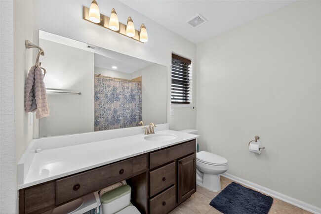 Building Photo - 2623 Hawthorn Park Ct