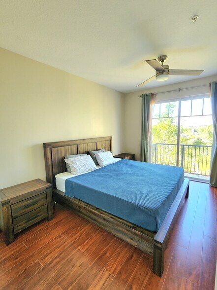 Building Photo - 583 NW 35th Pl