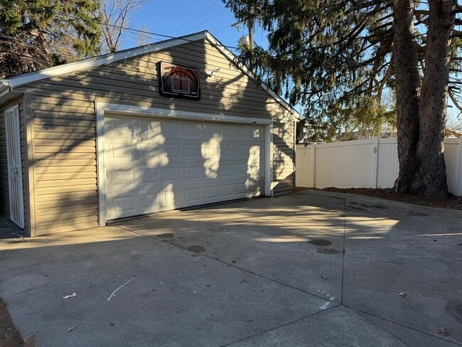 Building Photo - 4047 Benton Blvd