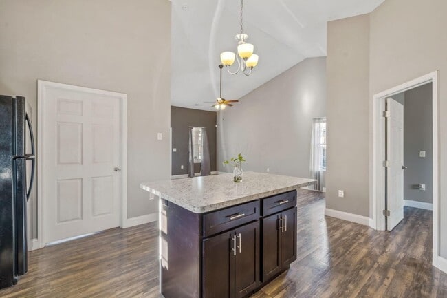 Building Photo - Pasadena Avenue