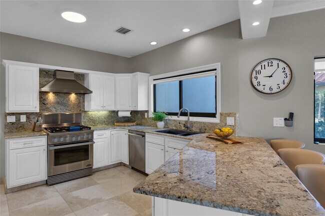 Building Photo - 616 Riviera Isle Dr