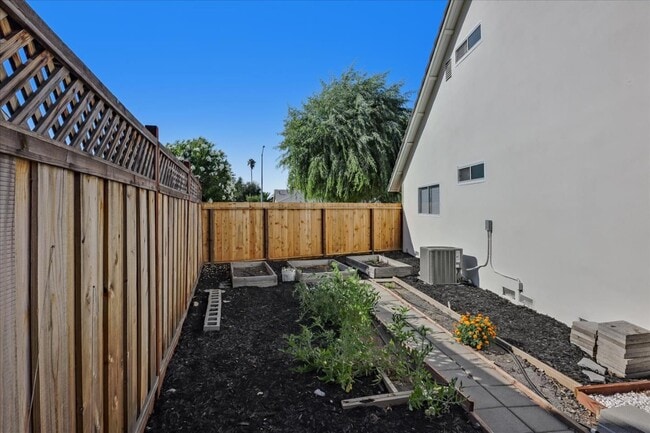 Building Photo - 2916 Biddleford Dr