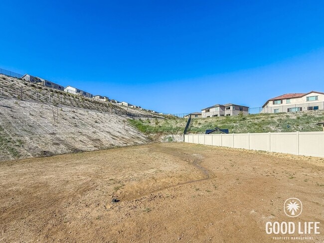 Building Photo - Beautiful 5Bd/2.5Ba Home In Lake Elsinore!