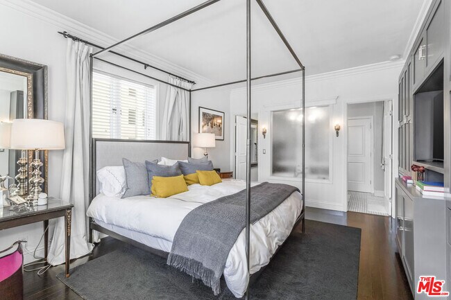 Building Photo - 1424 N Crescent Heights Blvd