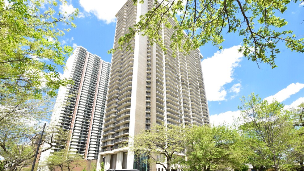 Building Photo - 6007 N Sheridan Rd