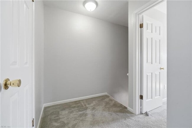 Building Photo - 1328 Mill Lake Quarter