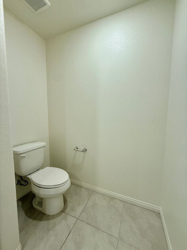 Building Photo - Beautiful Inspirada Townhome! 1/2 off first full month if leased by 5/15/26!