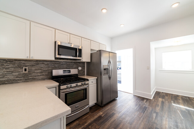 Building Photo - 321 Heliotrope Dr