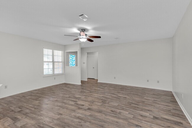 Building Photo - 202 Summer Ln