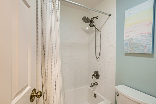 Building Photo - Ideal Downtown 1 BDR Close to Shops & Trails