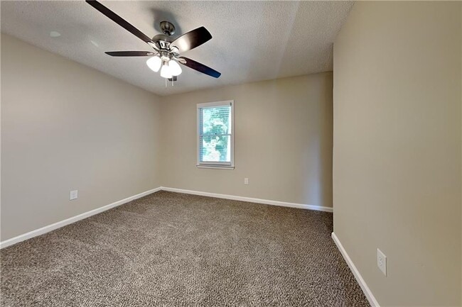 Building Photo - 44 Oak Landing Ct S