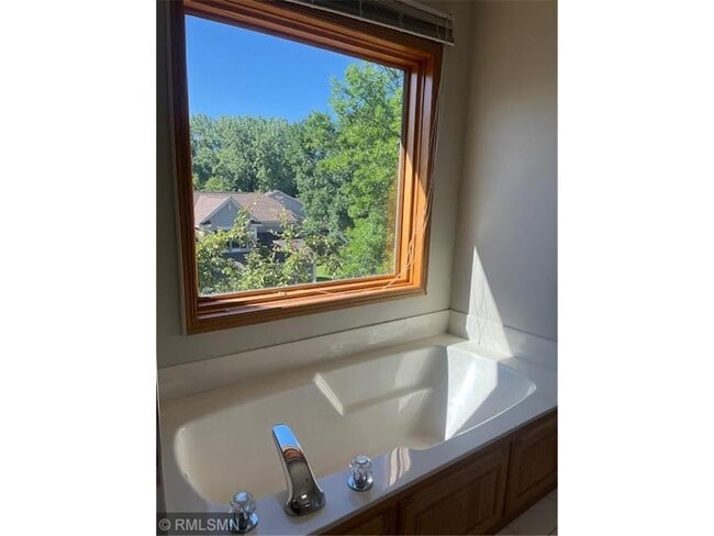 Building Photo - 1493 Summit Shores Dr