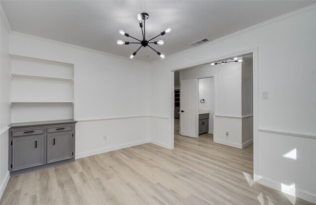 Building Photo - 1888 Saxony Ln