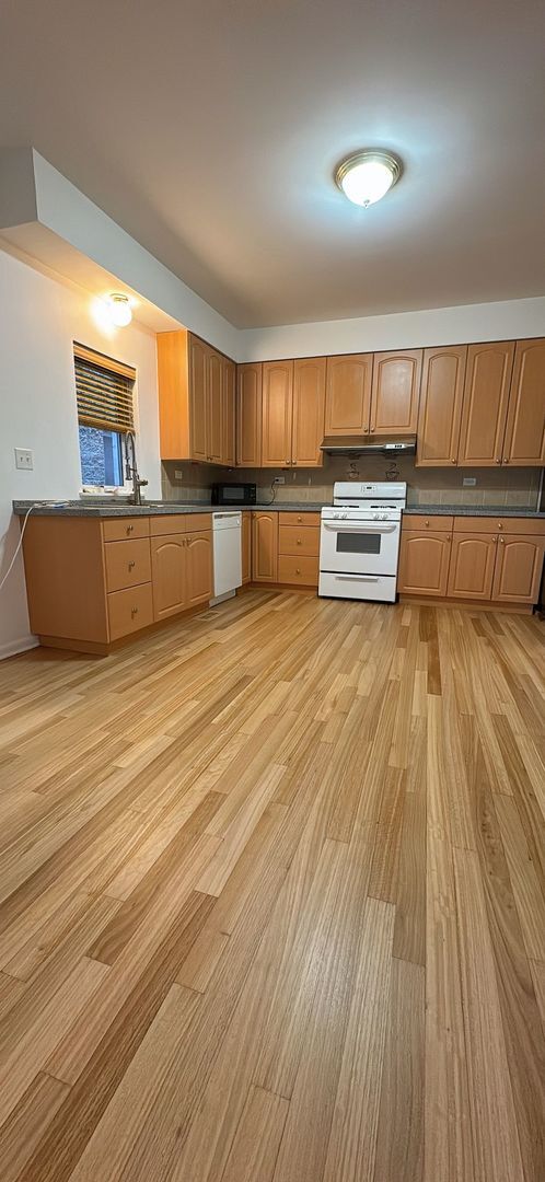 Building Photo - 711 W 31st St