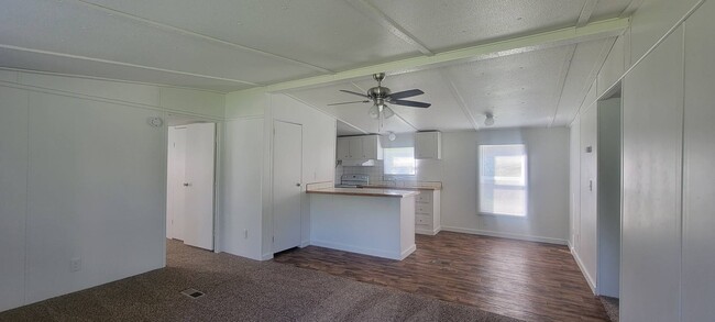 Building Photo - Ready to Move in