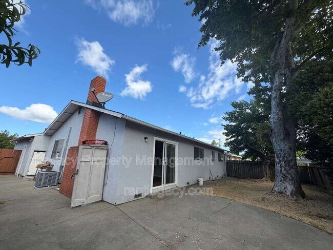 Building Photo - 2190 Granada St