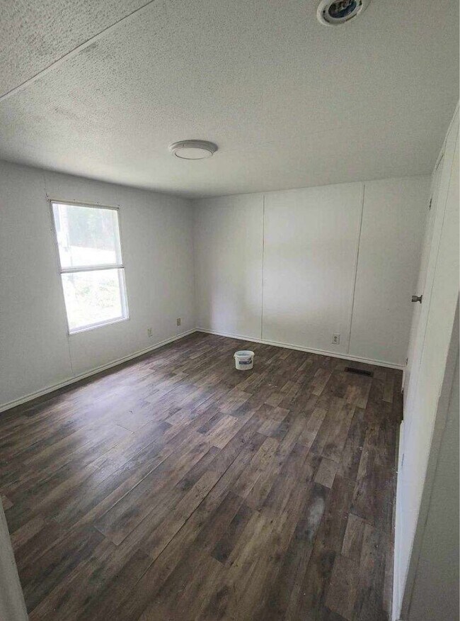 Building Photo - Cozy Retreat in Rusk, TX – Mobile Home for...