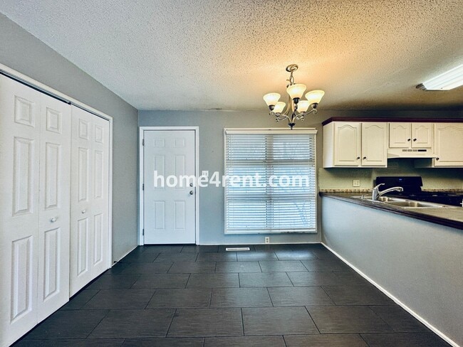 Building Photo - Charming Ranch Style, Prairie Village Home w/ a Fenced Yard, Updated Baths, and All Appliances In...