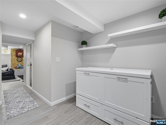 Building Photo - 197 Fairview Ave