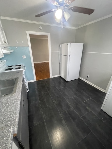 Building Photo - 637 Cleveland St