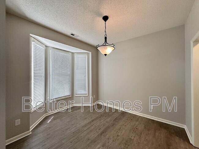 Building Photo - 741 Hanska Way