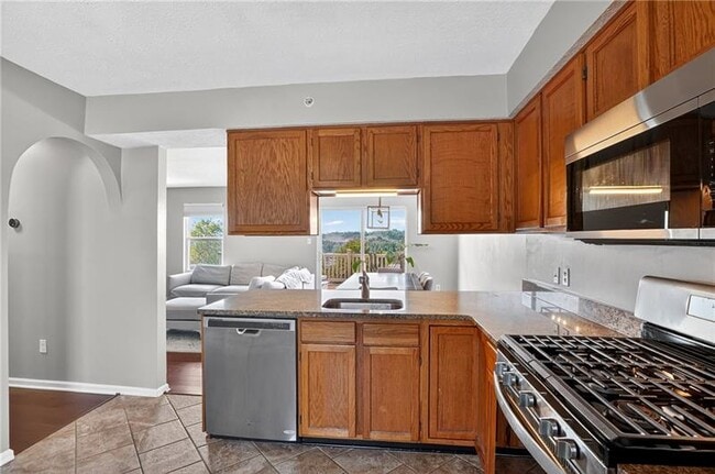 Building Photo - 117 Scenic Hill Dr