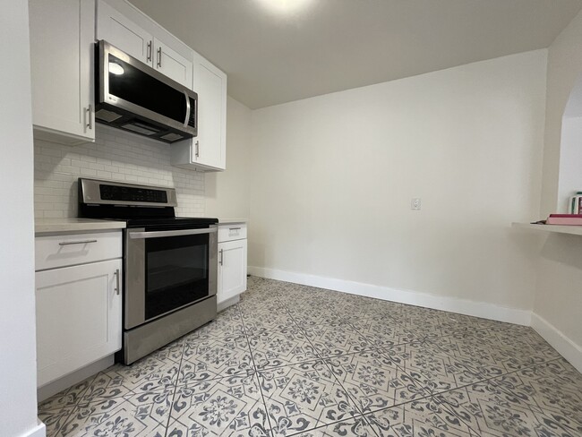 Kitchen - 5736 Burchard Ave