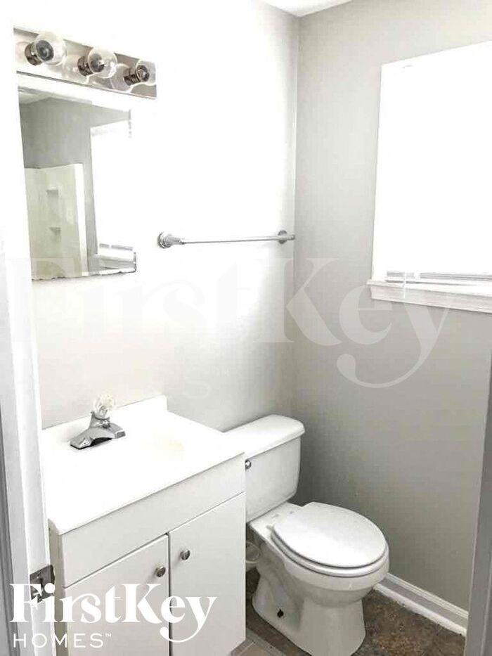 Building Photo - 10153 Lawnhaven Dr