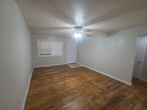Building Photo - 2027 S Ingram Mill Rd