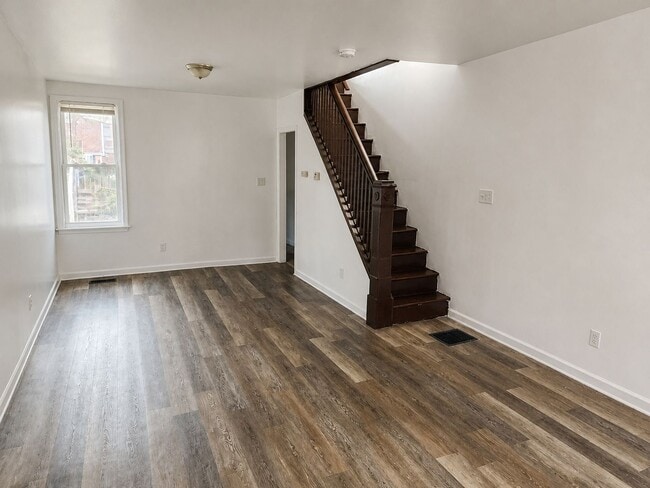 Building Photo - 302 Porter St
