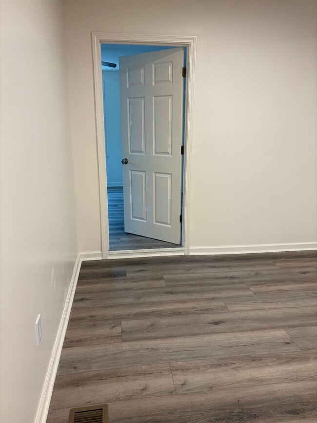 Building Photo - 2520