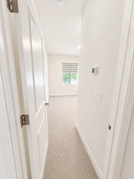 Building Photo - 8161 Oxbow Lndg Lp