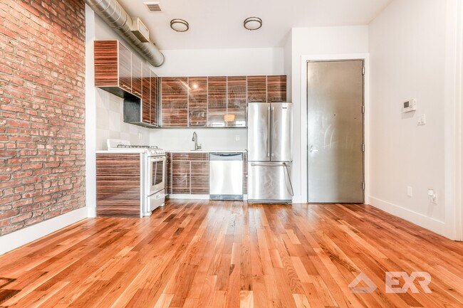 Primary Photo - 862 Knickerbocker Ave