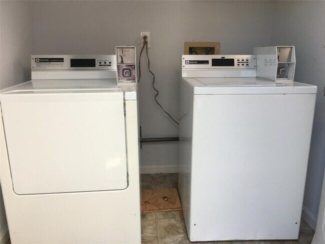 Building Photo - 3422 Rosedale St