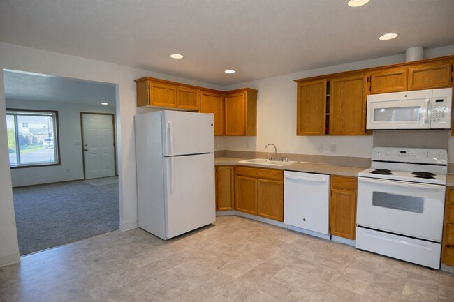 Building Photo - Well Maintained Single Level Home for Lease in Kelso