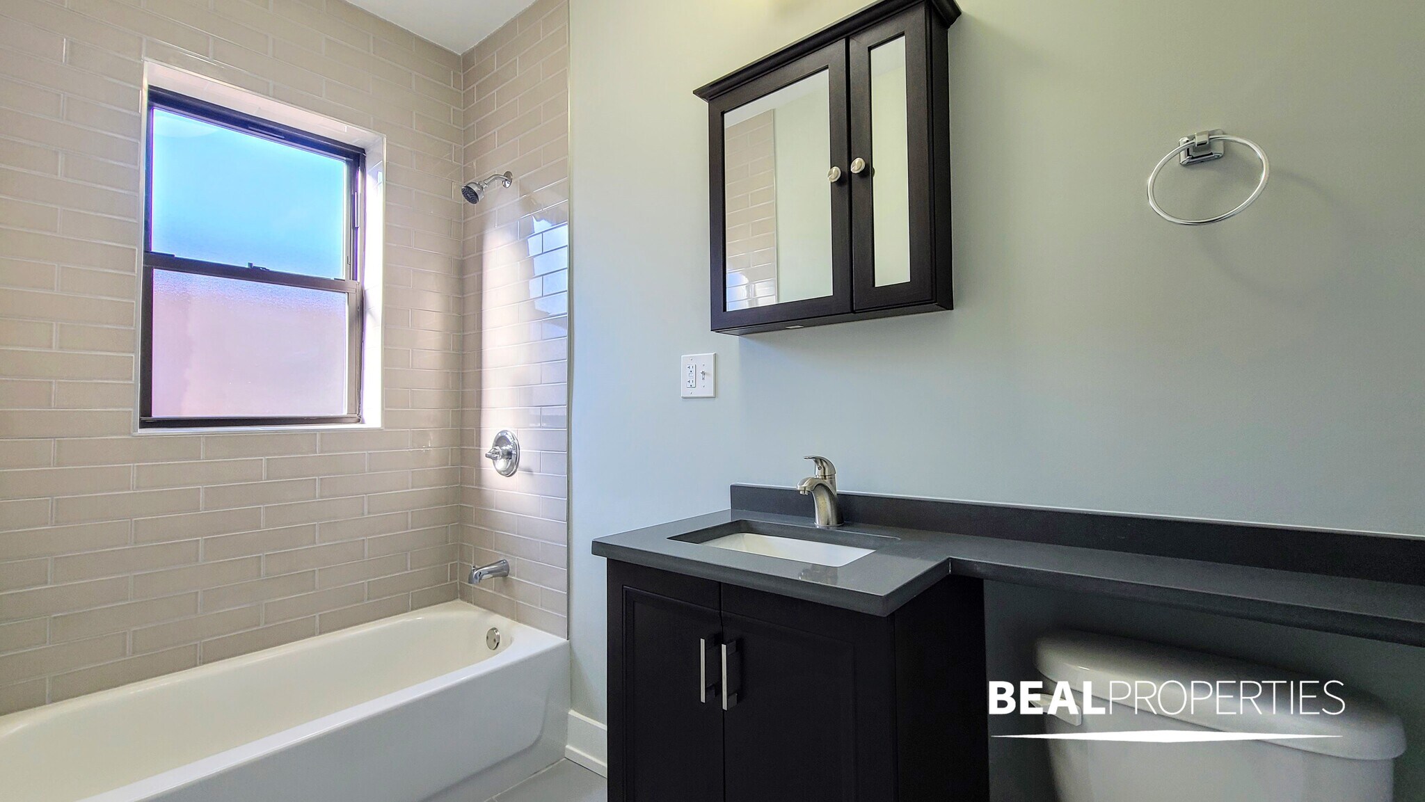 Building Photo - 622 W Cornelia Ave