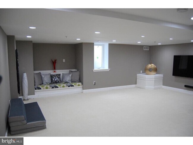 Building Photo - 28 Madison Way