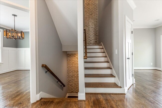 Building Photo - Stunning Home w Million Dollar Views! 4 Be...