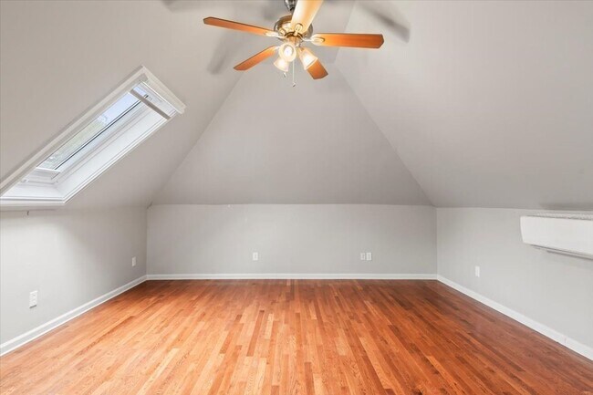 Building Photo - Stunning 3 bed 2.5 bath home in Cove Creek subdivision!