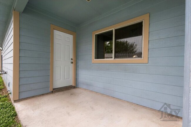 Building Photo - Duplex For Lease