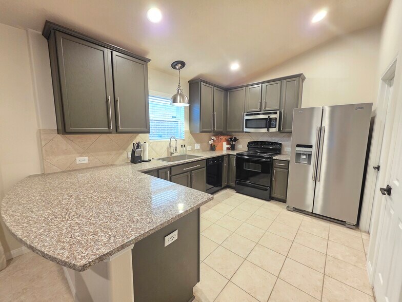 Building Photo - 15434 Kaston Dr