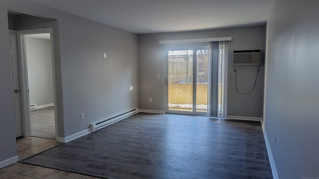 Building Photo - 10 Liberty St