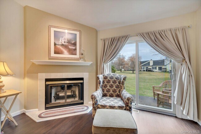 Building Photo - 2555 Youngs Ave