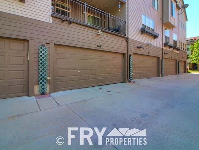Building Photo - Multi-Level Townhome in the Heart of Belmar