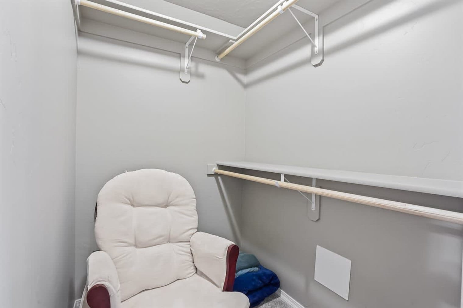 Building Photo - 218 Cliff Swallow Ave