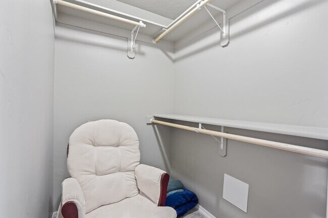 Building Photo - 218 Cliff Swallow Ave