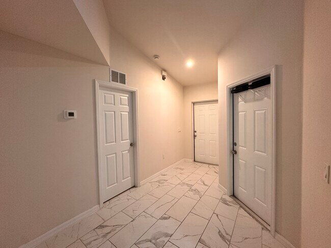 Building Photo - 3604 SW 7th Pl